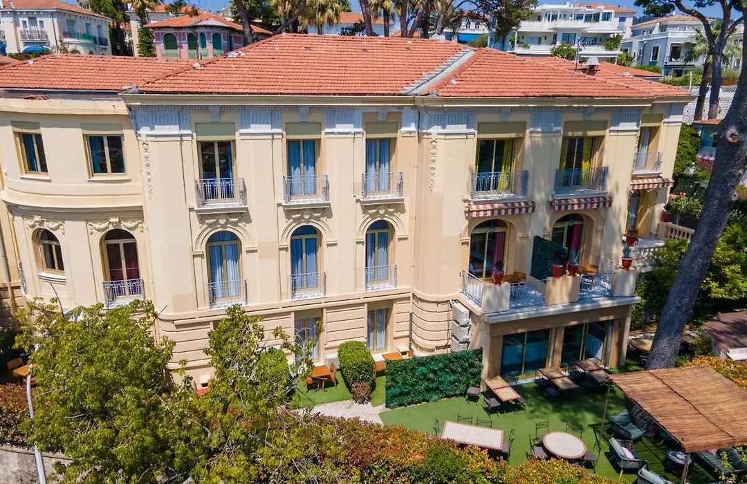Hôtel Petit Palais-1