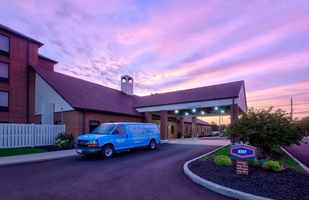 Hampton Inn & Suites Cleveland-Airport/Middleburg Heights-1