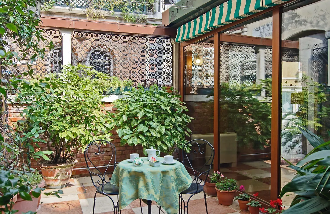 Hotel La Fenice Et Des Artistes-1