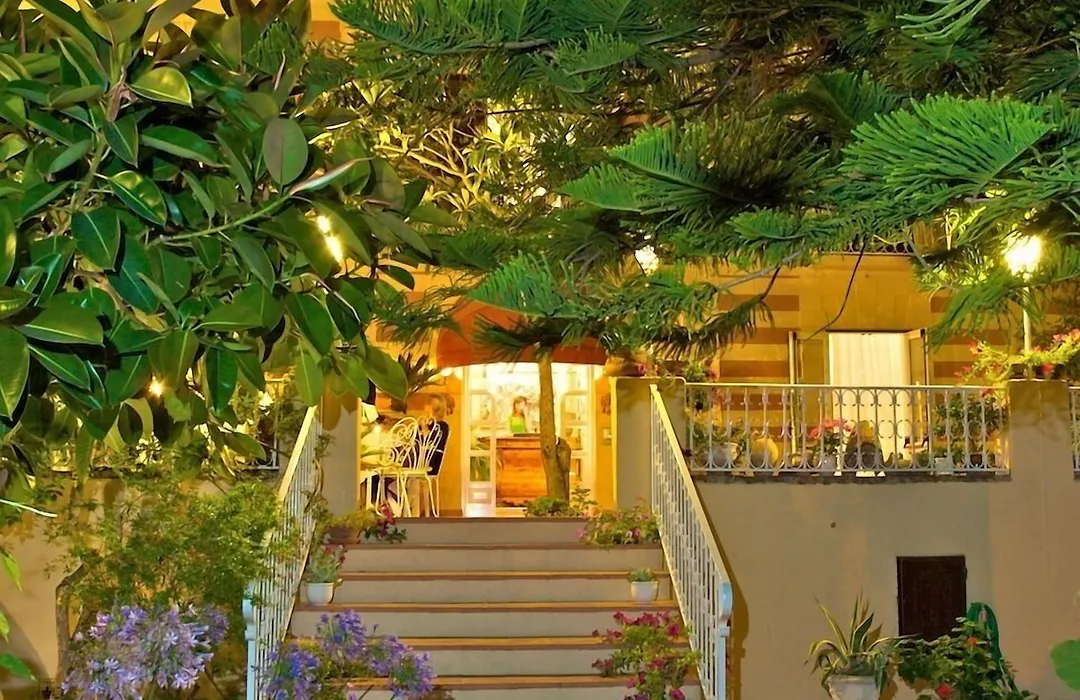 Romantic Hotel & Restaurant Villa Cheta Elite-1