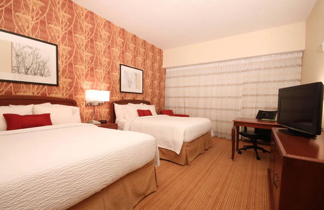 Courtyard By Marriott Chicago Bloomingdale-1