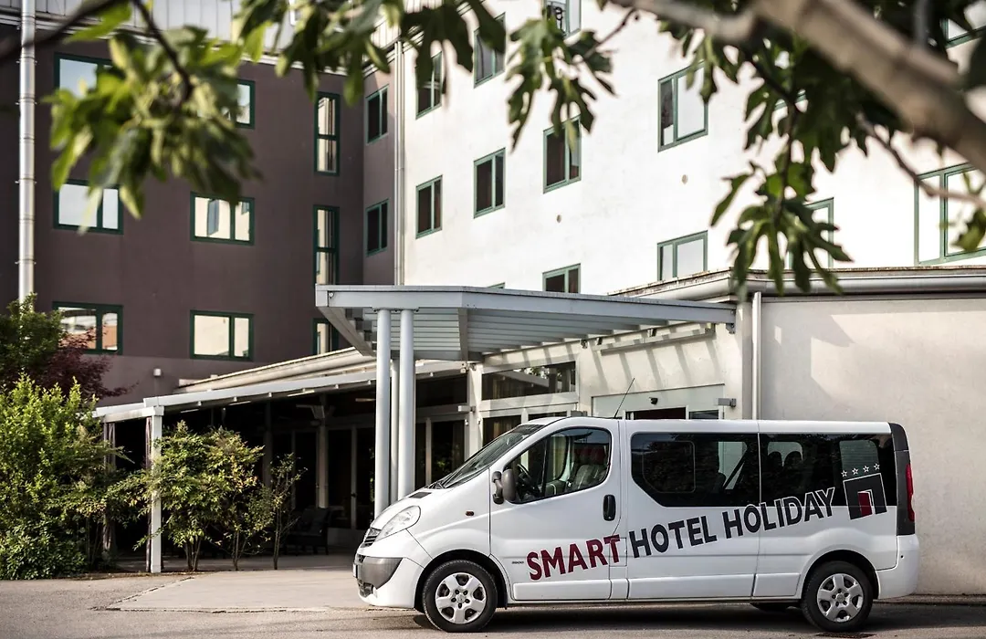 Smart Hotel Holiday-1