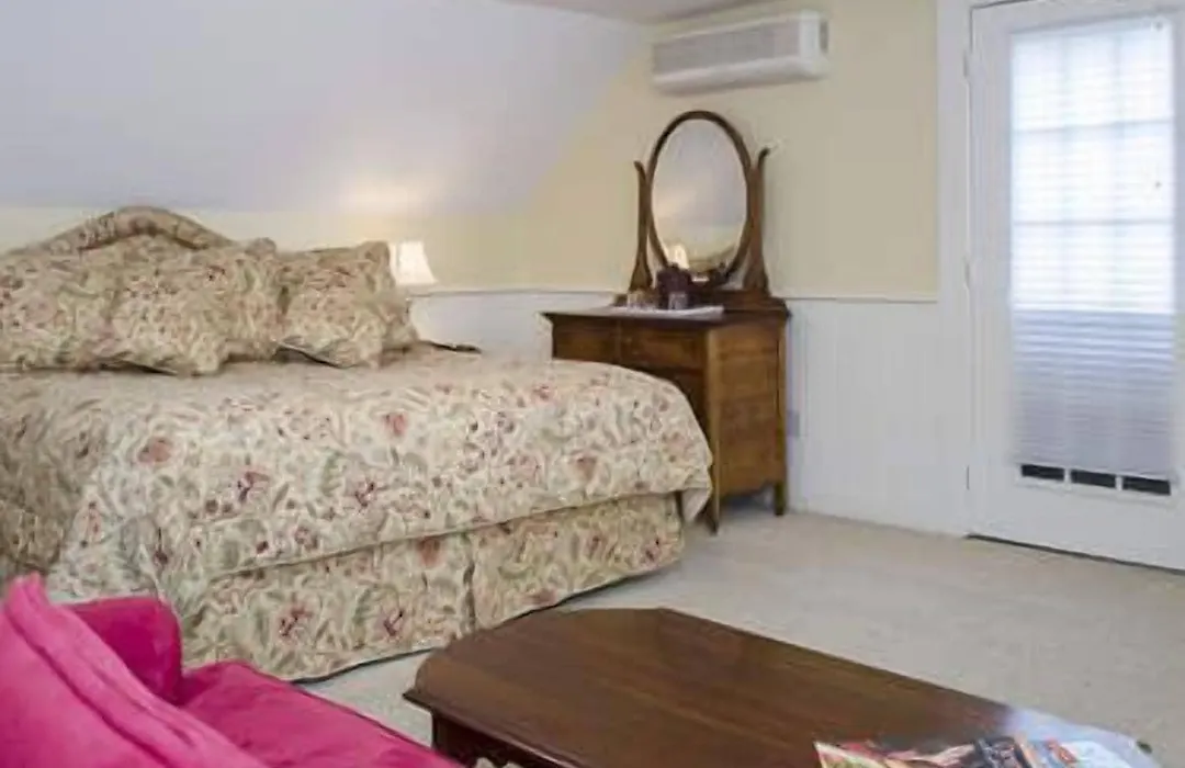 Ashley Inn-1