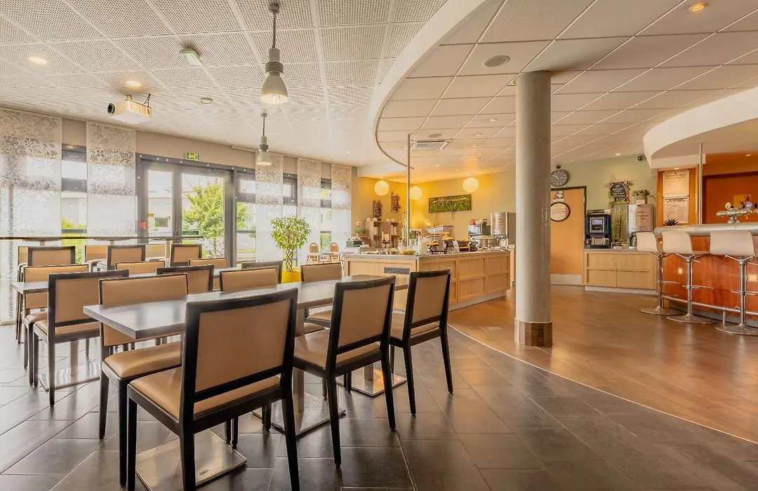 B&B HOTEL Calais Terminal Cité Europe 4 étoiles-1