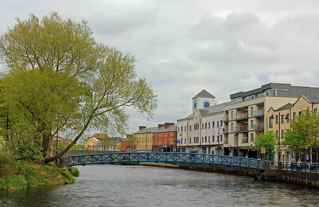Riverside Hotel-1