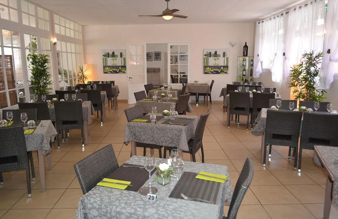 Hôtel Restaurant Les Falaises-1