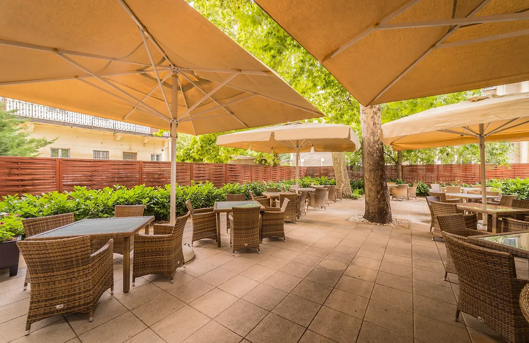 Lion'S Garden Hotel-1