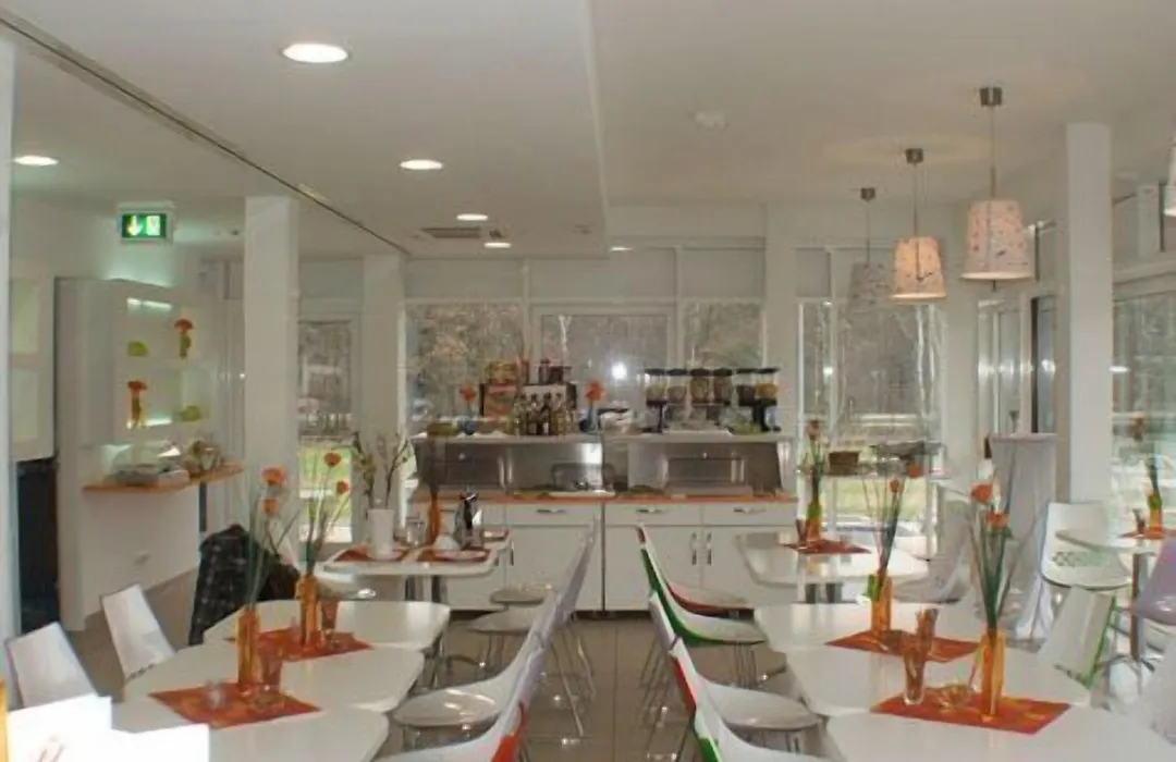 Aviva Hotel By Apolonia-1