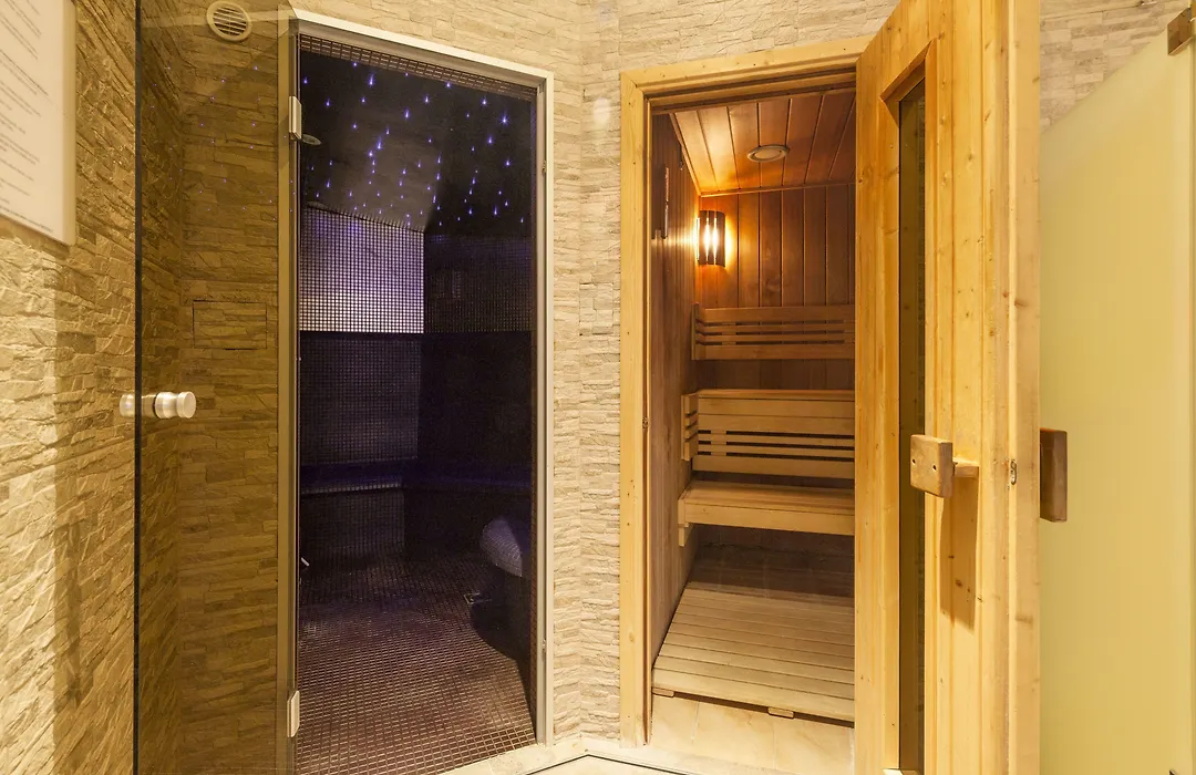 Hotel KINGS COURT-1
