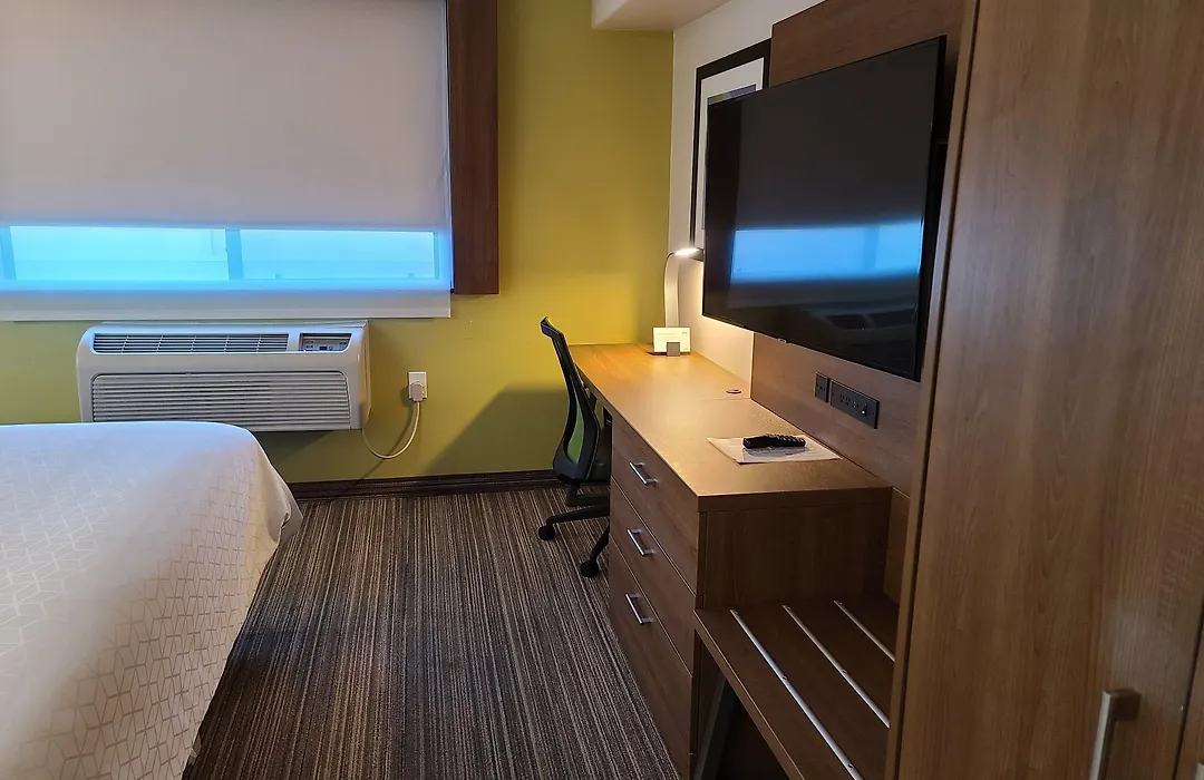 Holiday Inn Express & Suites Woodland Hills By Ihg-1