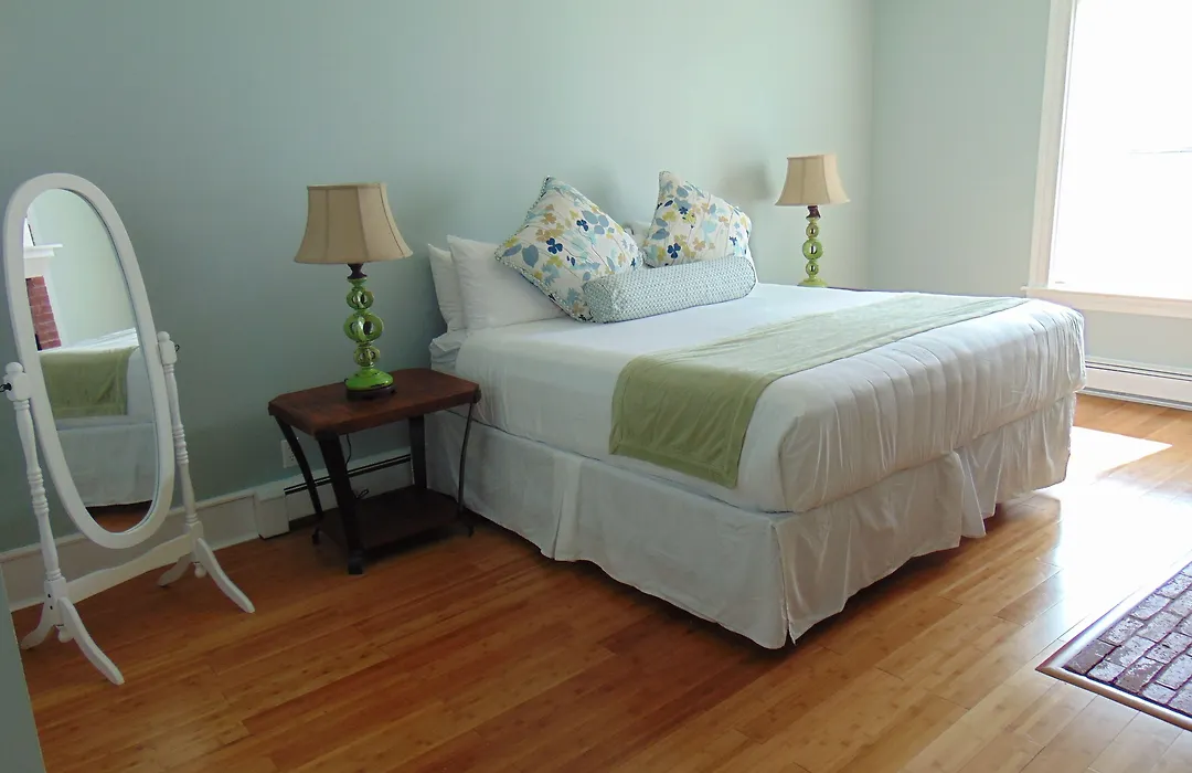 Colonial Inn-1