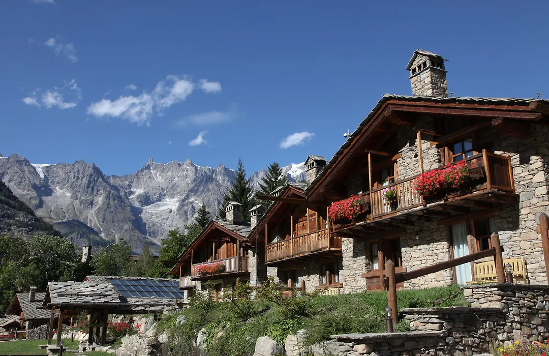 Au Coeur Des Neiges Resort Spa & Free E-Bike-1