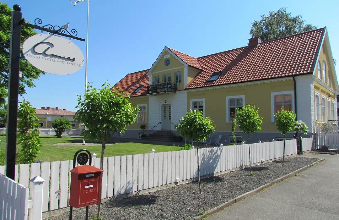 Annas Hotell-1