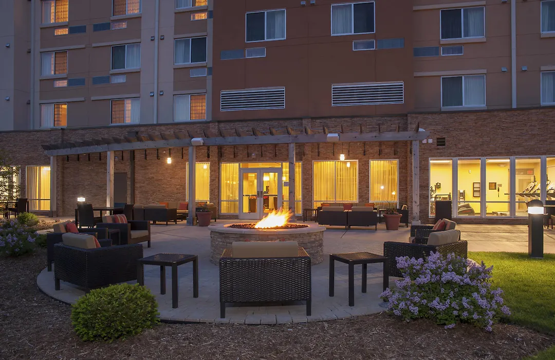 Courtyard Milwaukee Airport-1