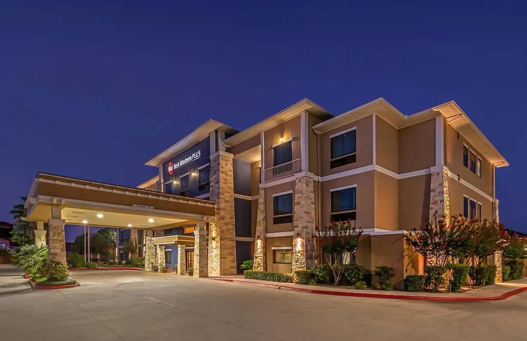 Best Western Plus Lytle Inn And Suites-1