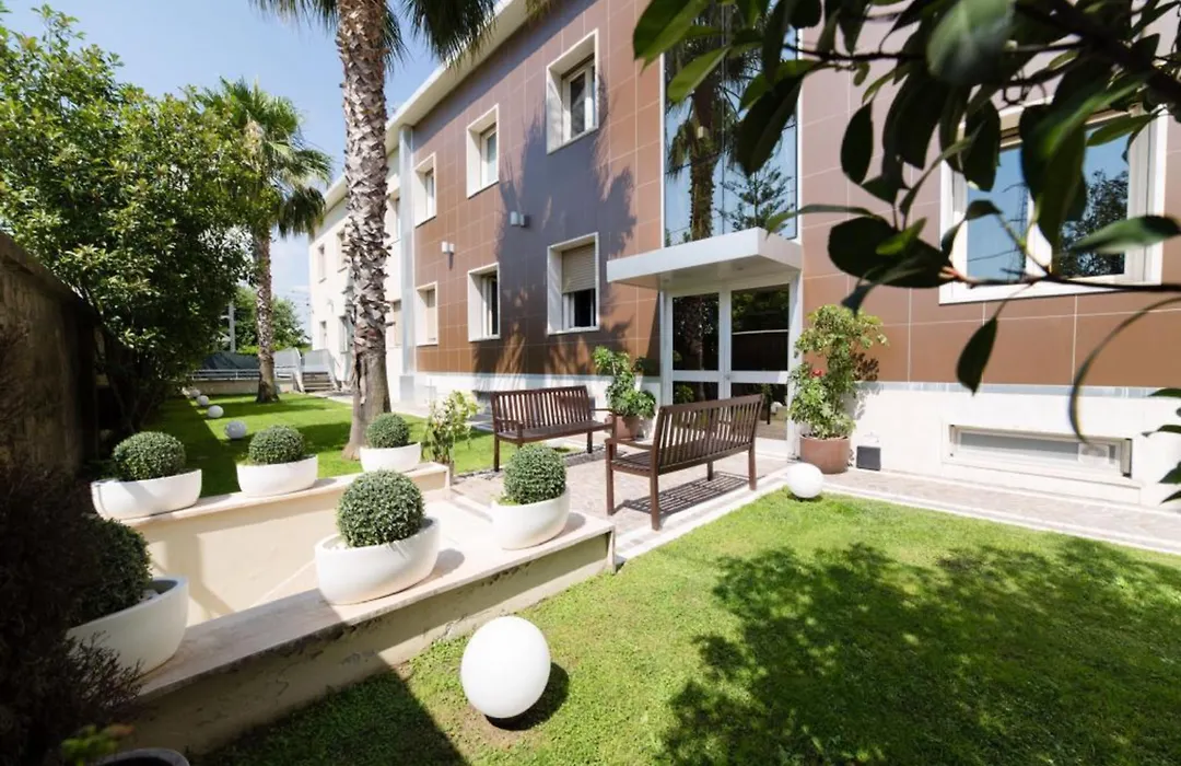Plana Hotel-1