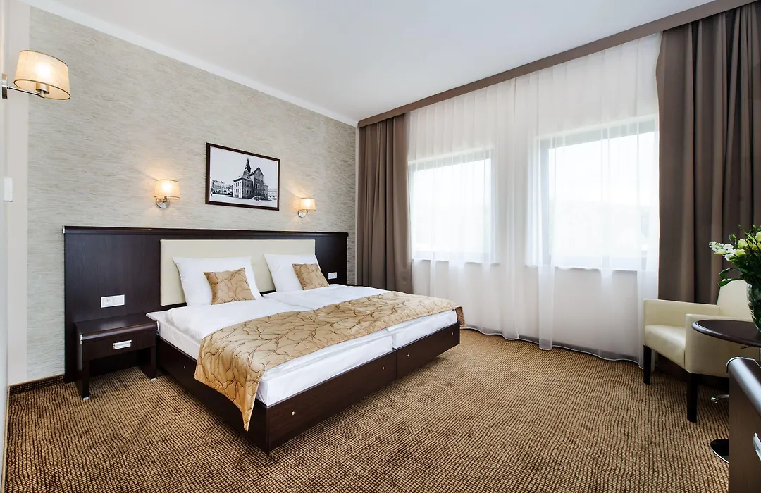Hotel Trzebnica-1