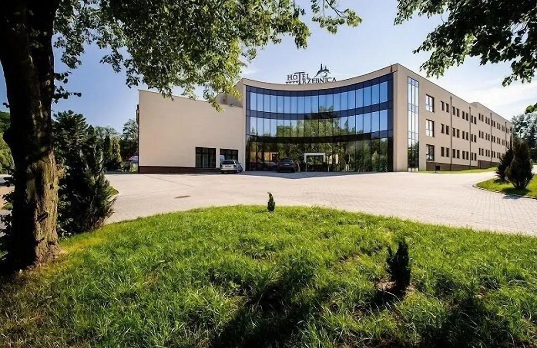 Hotel Trzebnica-1