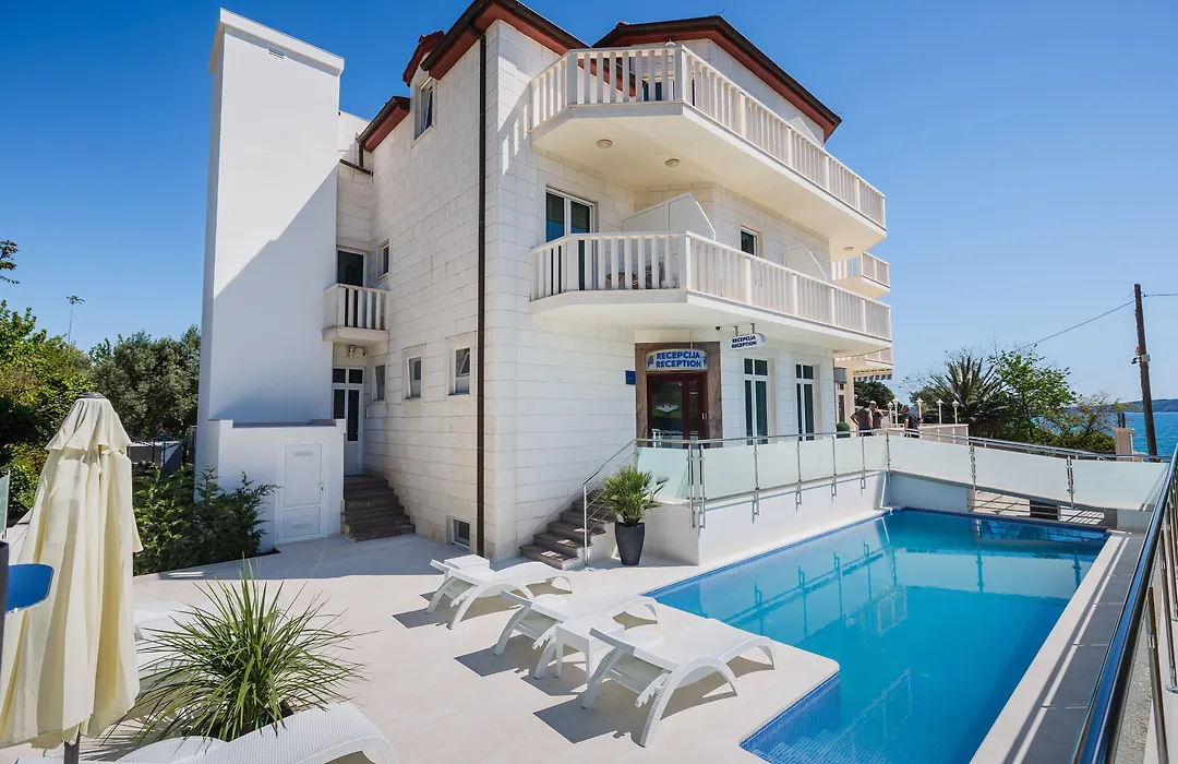Hotel Riva Kastela With Swimming Pool-1