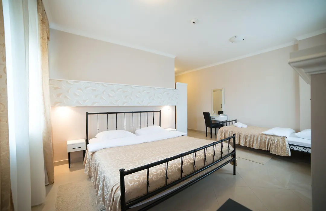 Garni Hotel Dash-1