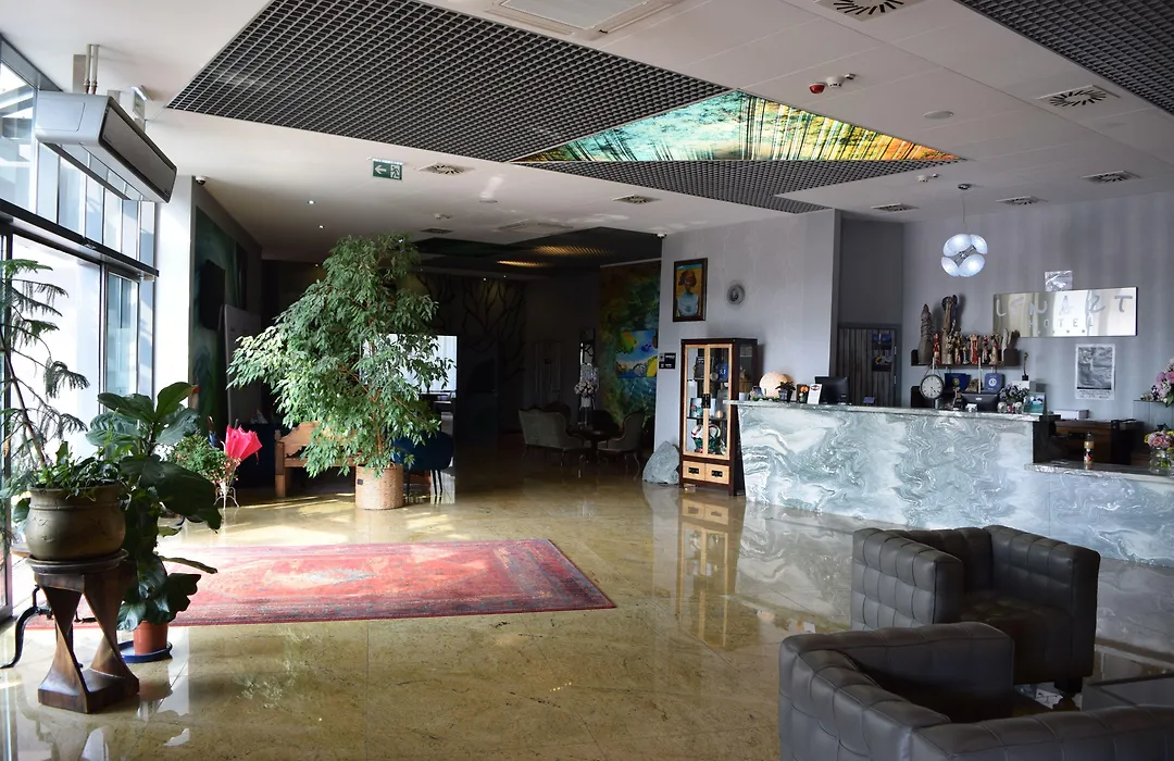 Hotel Lenart-1