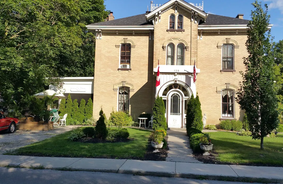 Stone Maiden Inn-1