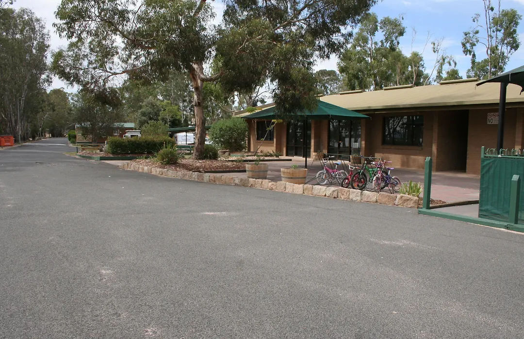 Lake Fyans Holiday Park-1