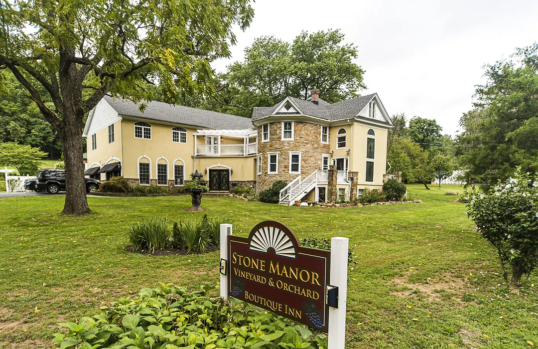 Stone Manor Boutique Inn-1