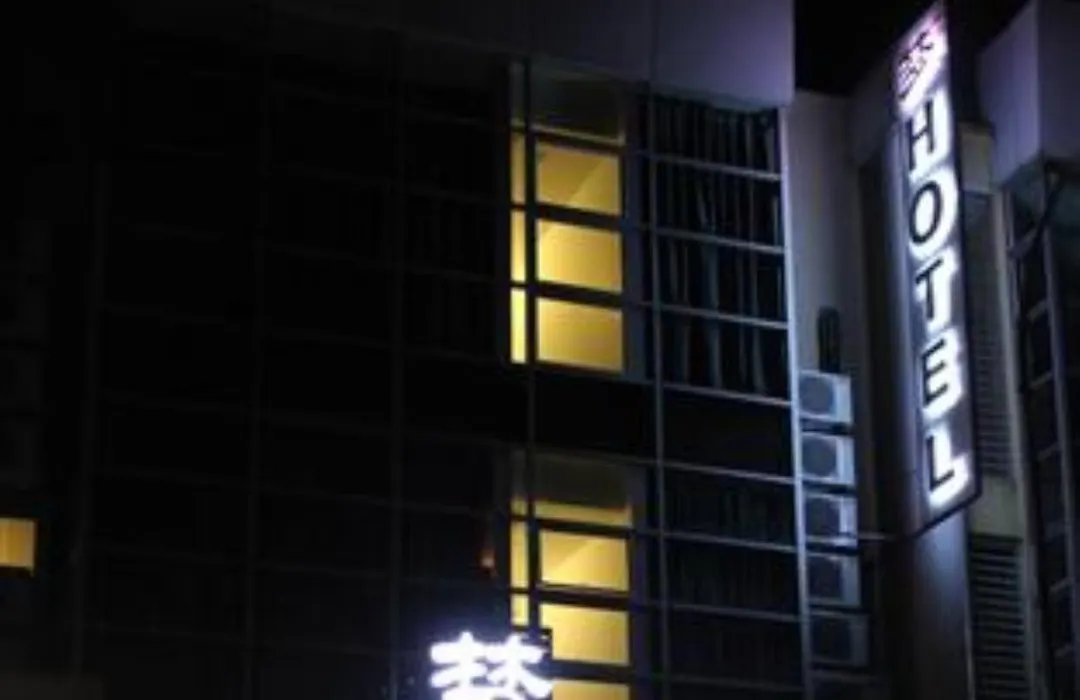 Dream Hotel-1
