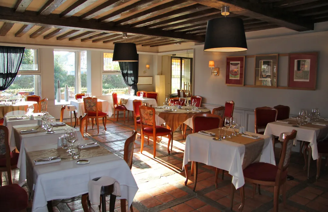 L'auberge Du Cochon D'or-1