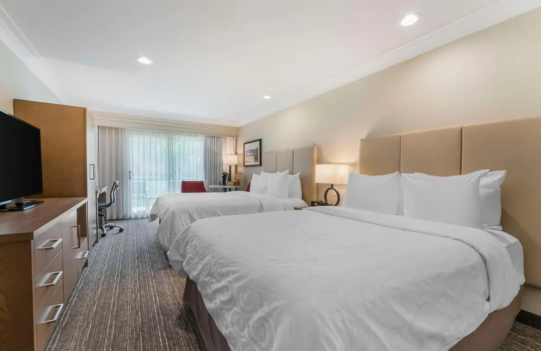 Best Western Plus Kelowna Hotel & Suites-1
