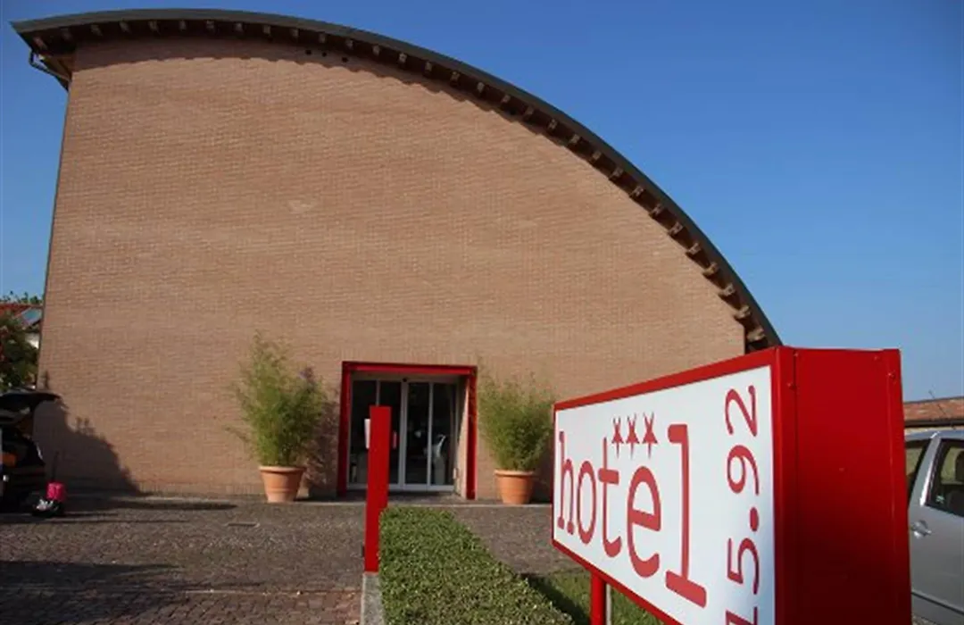 15.92 Hotel-1