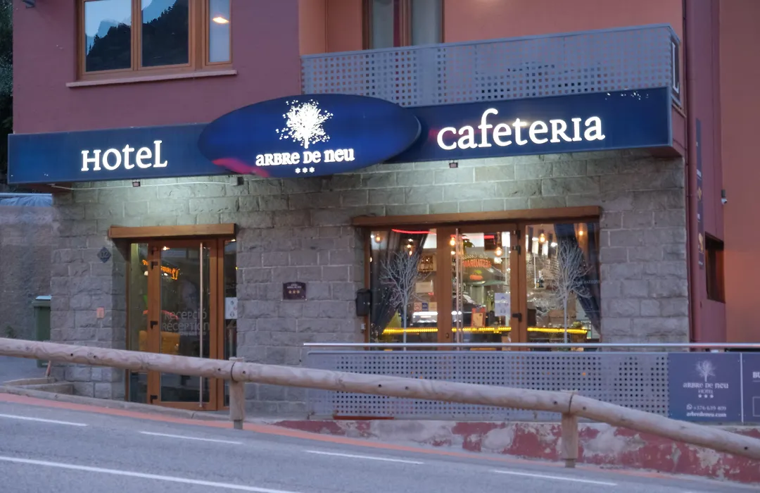 Hotel Niu A 50 M Del Funicamp-1