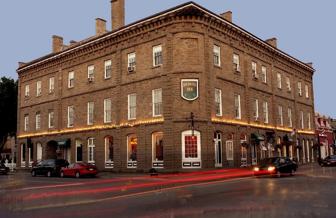 Baldachin Inn-1