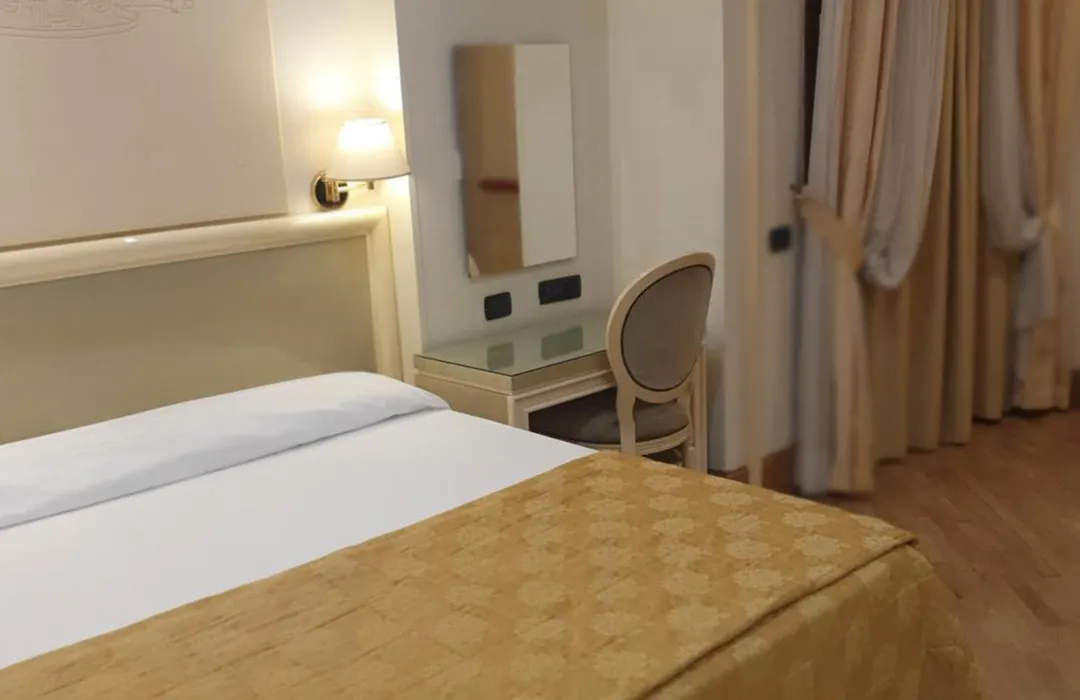 Lh Hotel Domus Caesari-1
