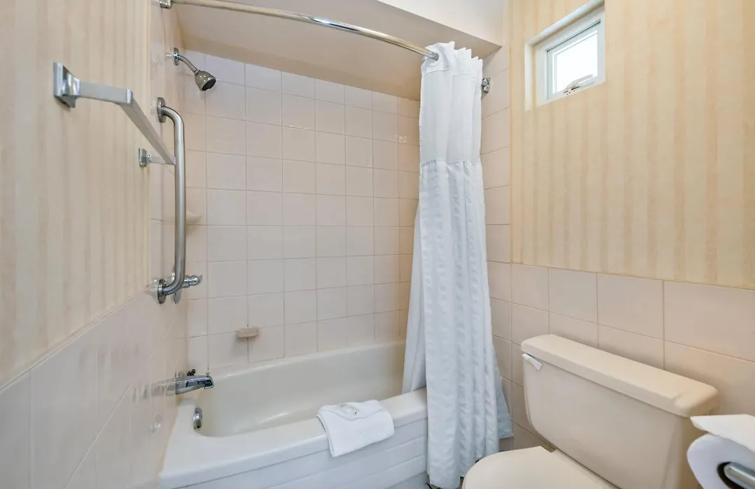 Econo Lodge Inn & Suites-1