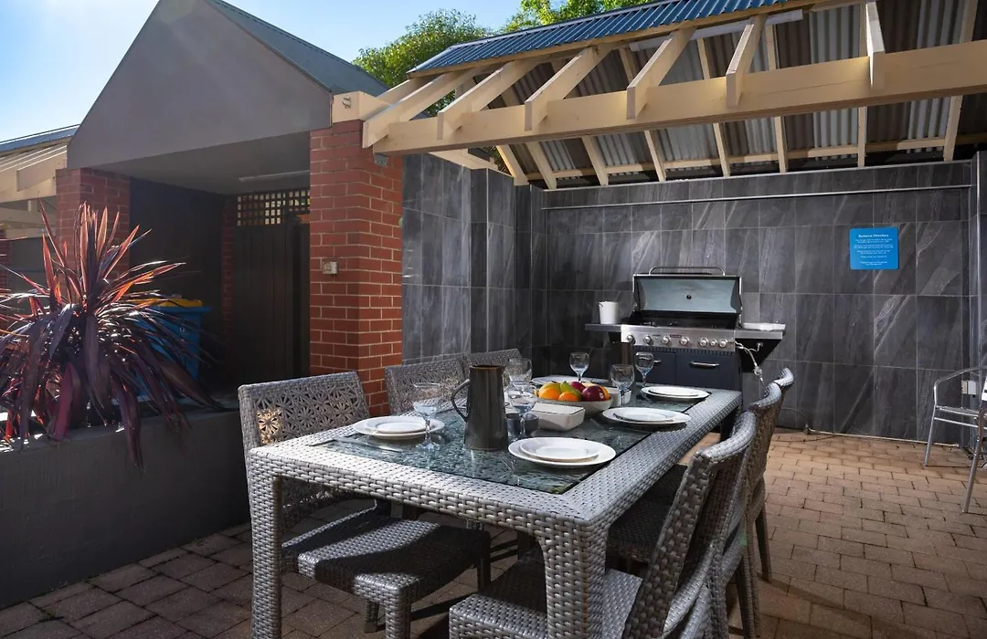 Mainstay Suites Kew-1