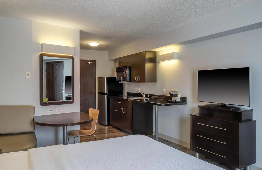 Motel 6 Airdrie-1