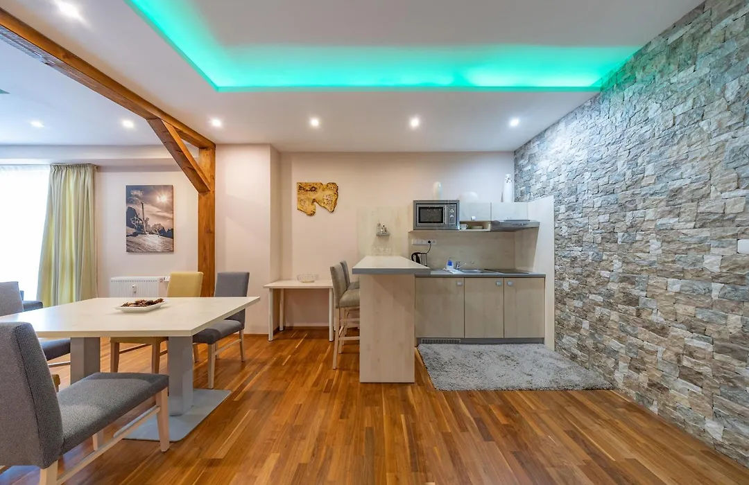 Hotel Crocus-1