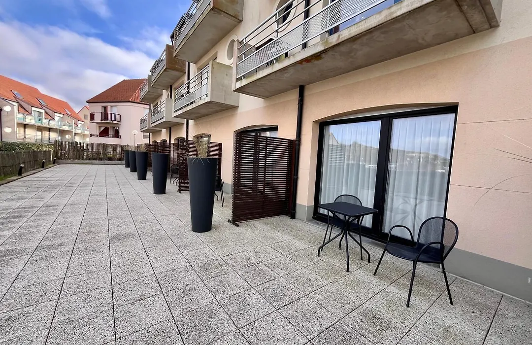 Logis- Hotel De La Baie De Wissant & Appartements-1