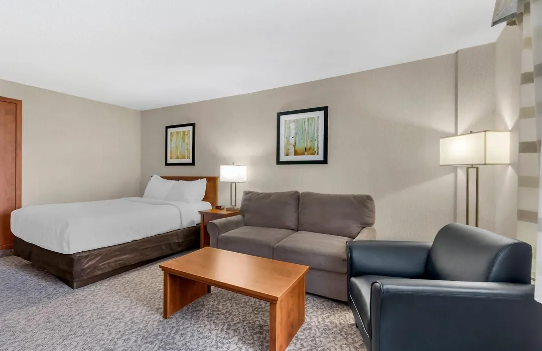 Clarion Hotel & Suites-1