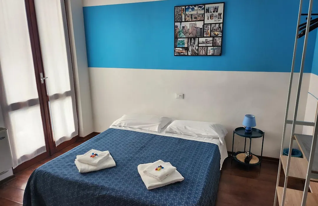 Blue Hotel-1