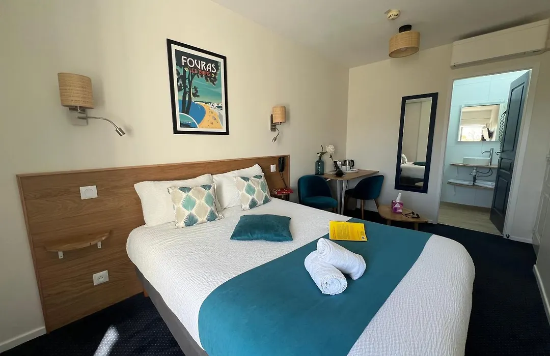 Un Hotel Sur Le Port-1