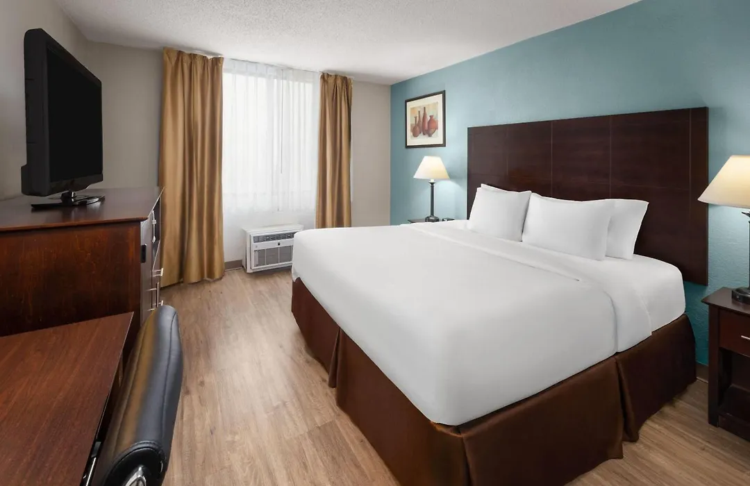Wyndham Garden Detroit Metro Airport-1