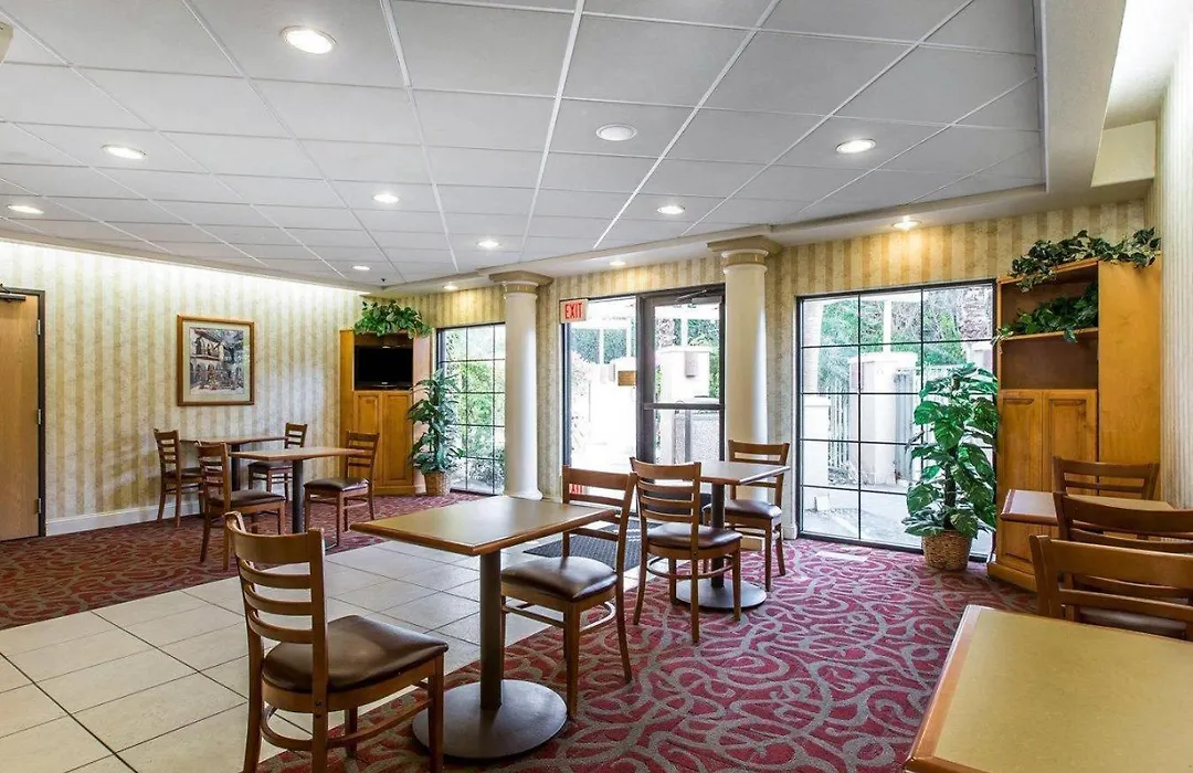 Comfort Suites Palm Desert I-10-1