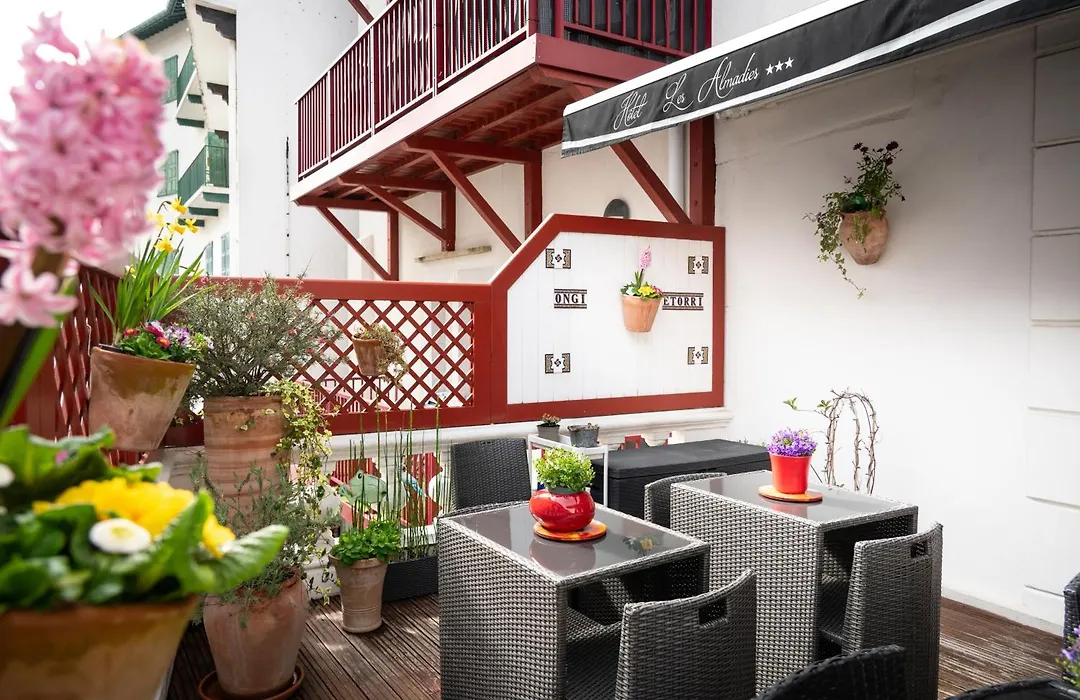 Hotel Les Almadies - Coeur De Ville-1