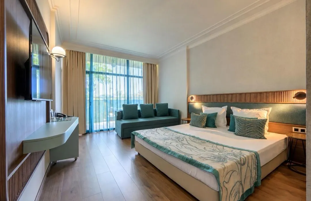 Kristal Hotel-1