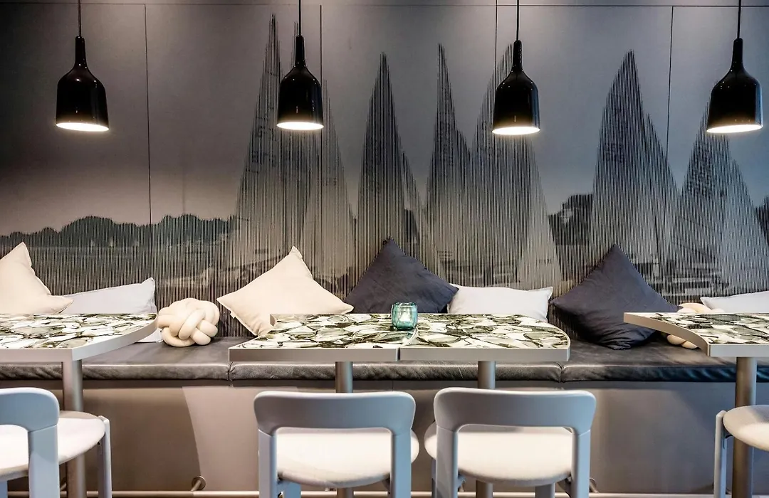 Motel One Hamburg-Alster-1