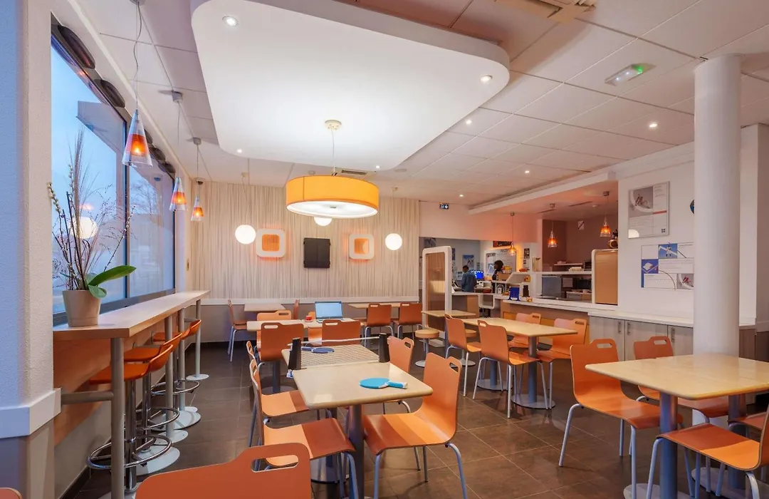 ibis budget Saint-Quentin Centre Gare-1