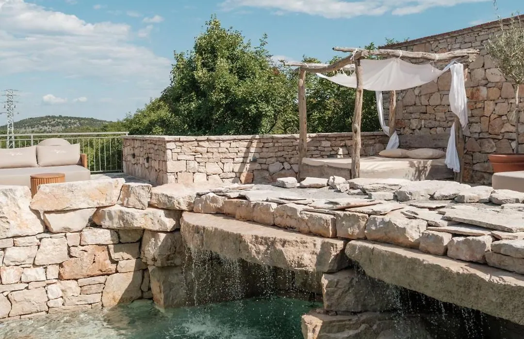 Nono Ban Boutique Hotel & Villas-1